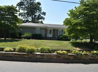 18 Elm Rd, Kings park, NY 11754