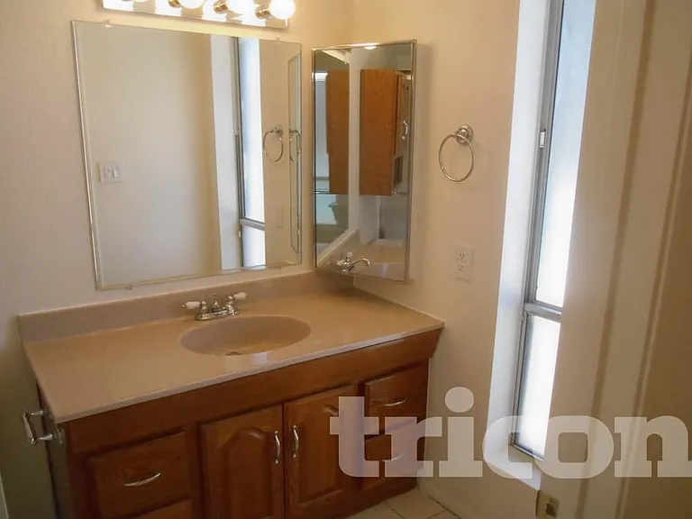 3226 N Ellis St — Photo 12