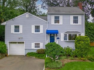 9 Camelot Dr, Norwalk, CT 06850