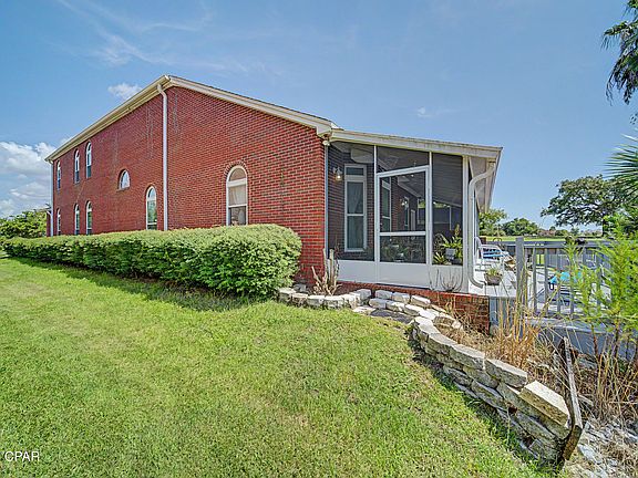 4th image of 2601 Country Club Dr