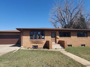 61 10th St E, Dickinson, ND 58601