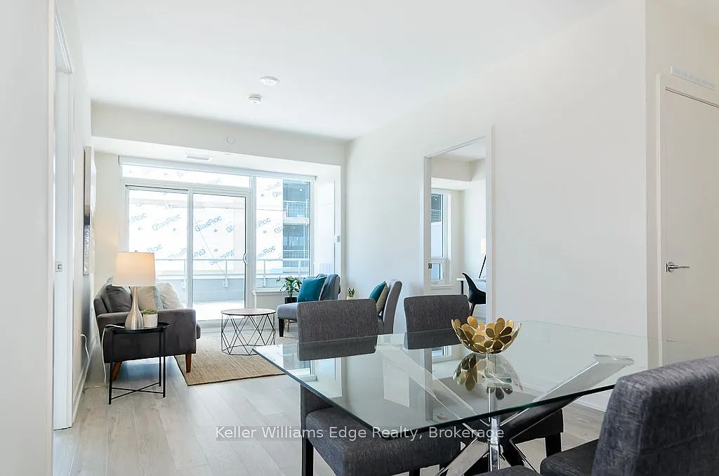 212 King William St — Photo 1