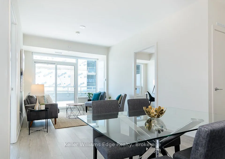 212 King William St #405