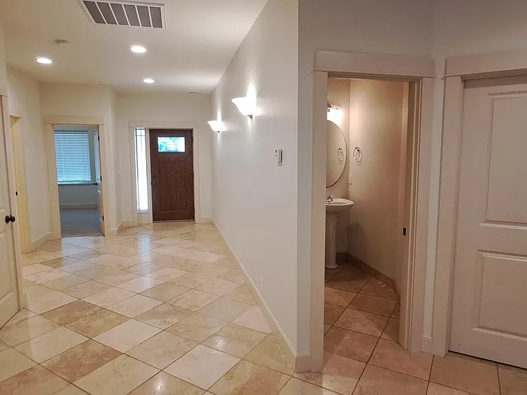 31347 NW Hillcrest St — Photo 3