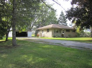 9179 S Nicholson Rd, Oak Creek, WI 53154