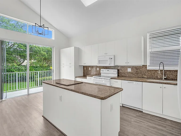 15961 NW 14th Rd — Photo 14