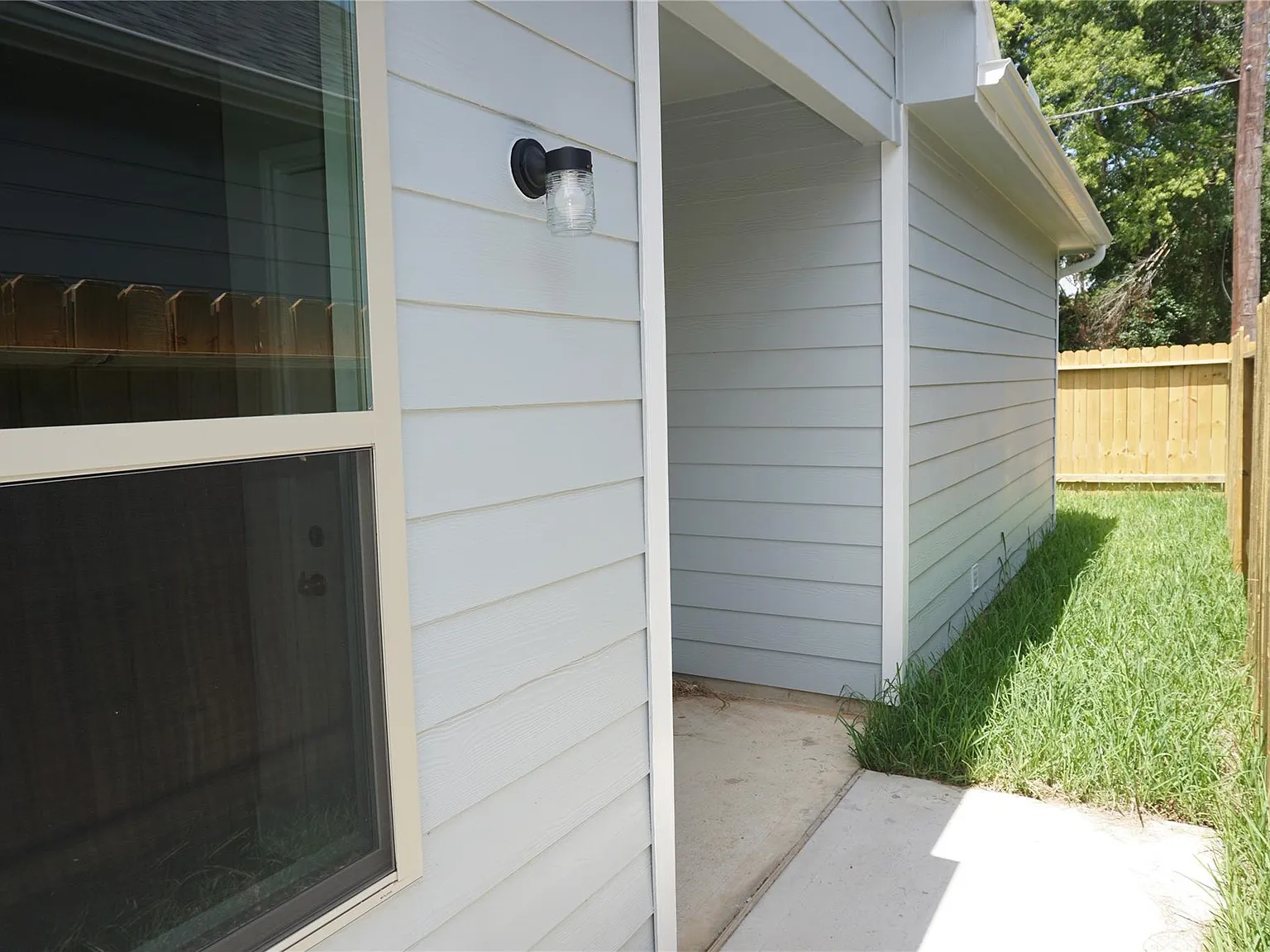 2 bed, 2.0 bath, 949 sqft, $1,350 — Photo 3