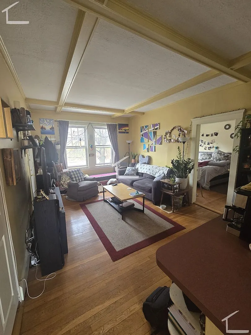 Very Nice 2 bed in Brighton.... Sept 1st!! — Photo 1