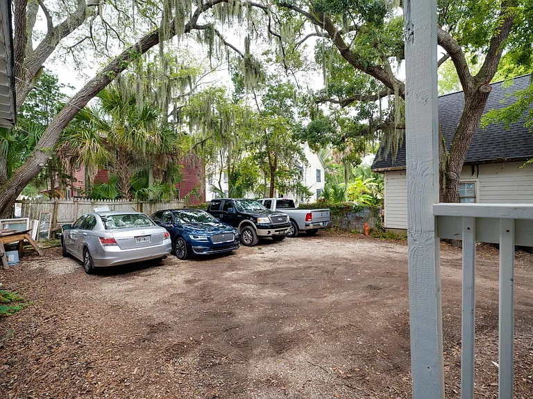 260 Saint George St #6 — Photo 11