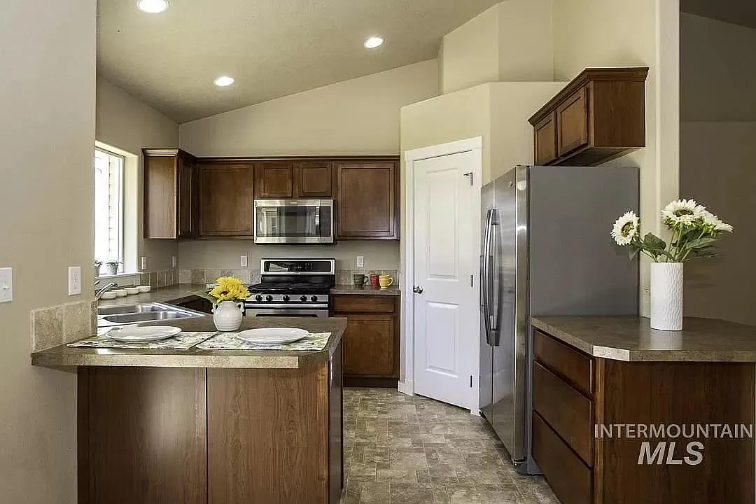 3 bed, 1312 sqft, $1,950 — Photo 4