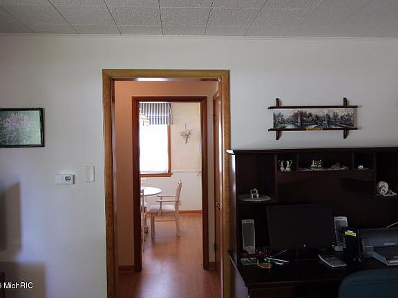 5th image of 300 E 12th St