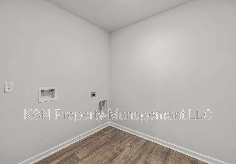 129 Azure Dr — Photo 33