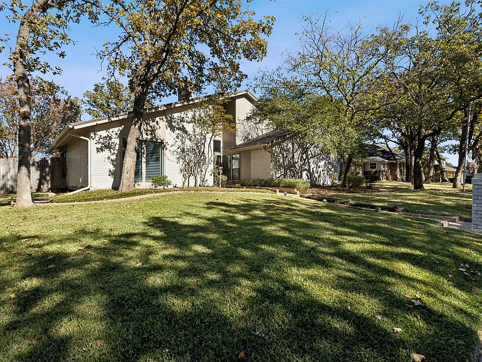 1st image of 2117 Riverforest Dr