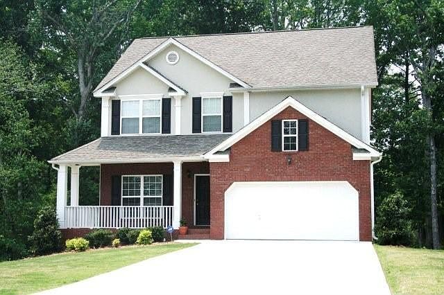 Exterior of home in cul-de-sac
