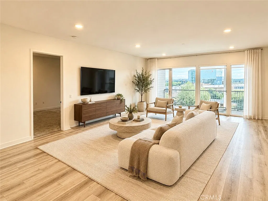 4505 Rivington — Photo 2