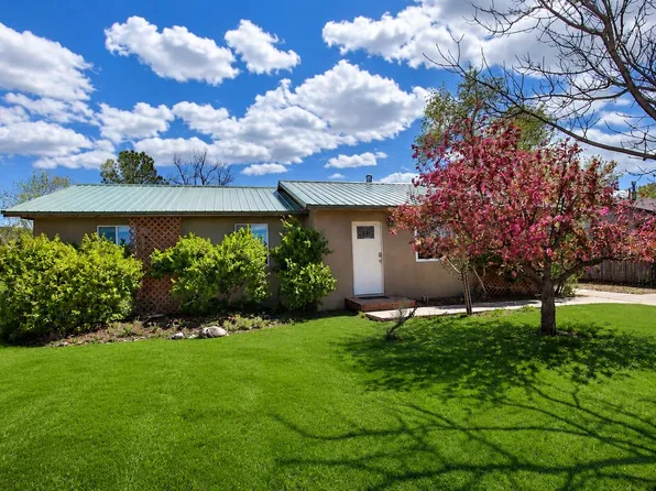 209 Holly Circle, Taos, NM 87571