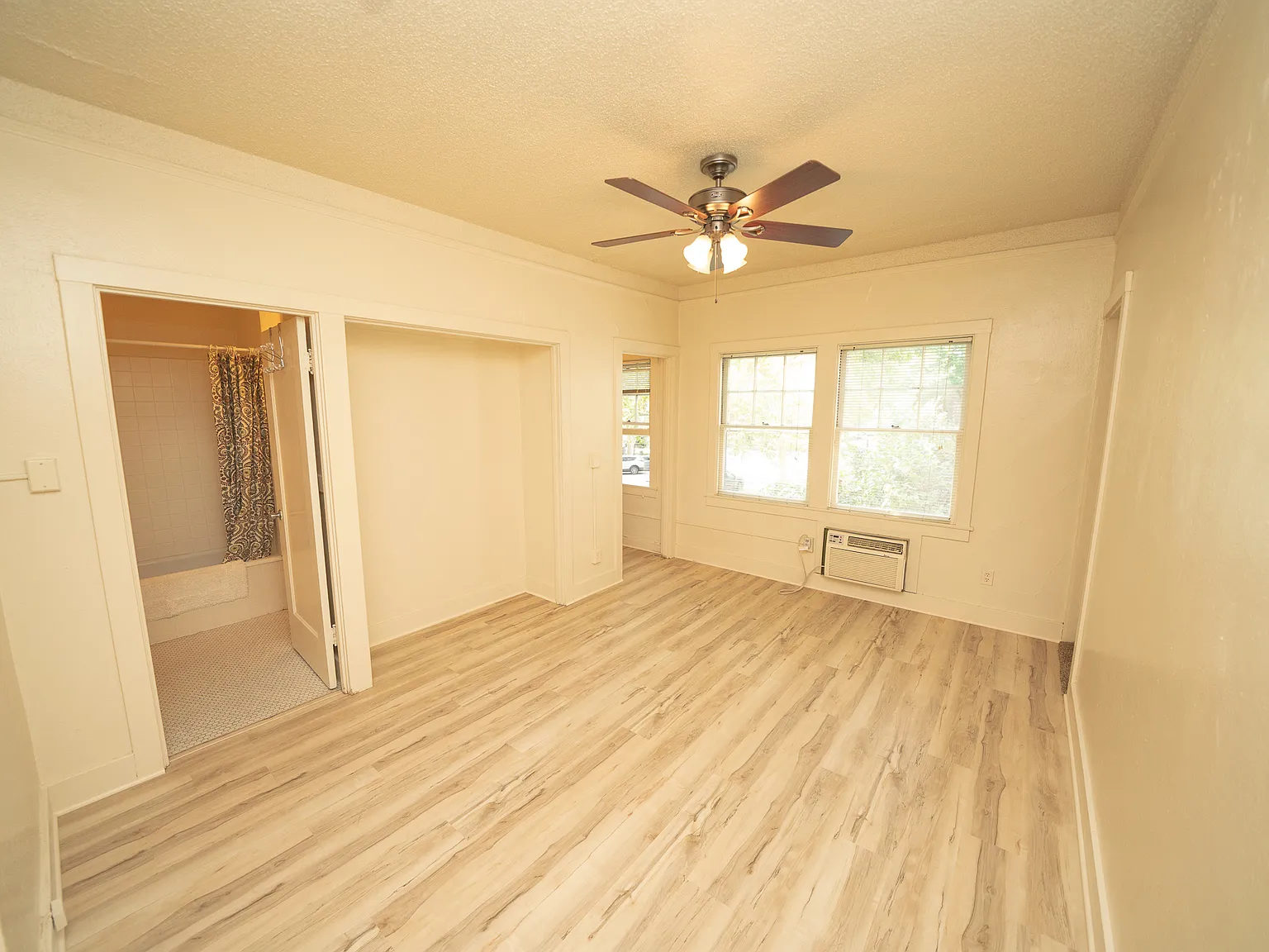 1 bed, 400 sqft, $1,395 — Photo 4