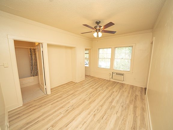 4th image of 818 25th St APT 216