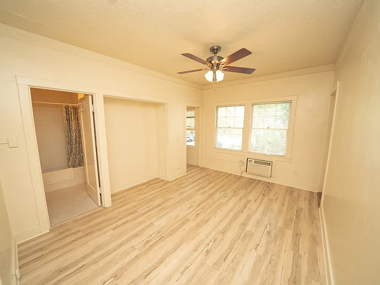 818 25th St #216 — Photo 4