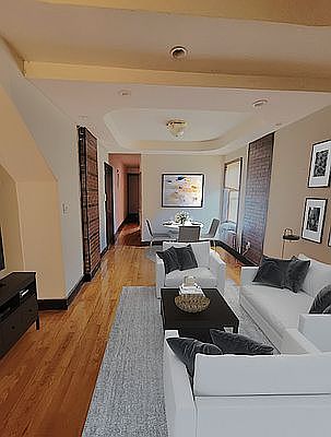 5th image of 834 Hart St APT 1R