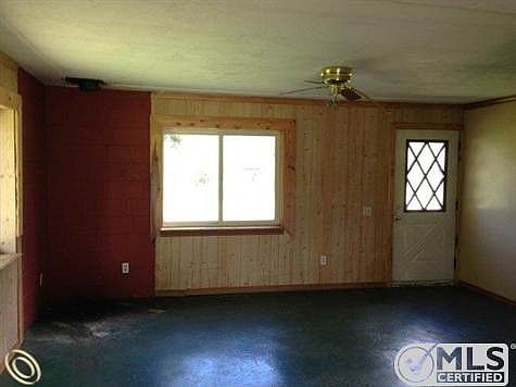 262-172496 - Living Room.JPG