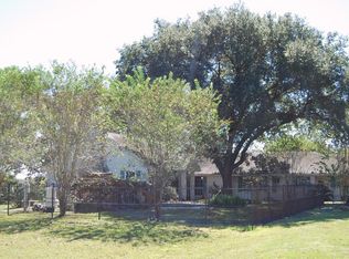 335 Starling Ln, Bellville, TX 77418