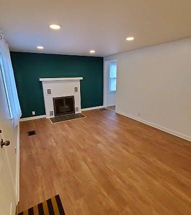 2nd image of 2424 Sampson St
