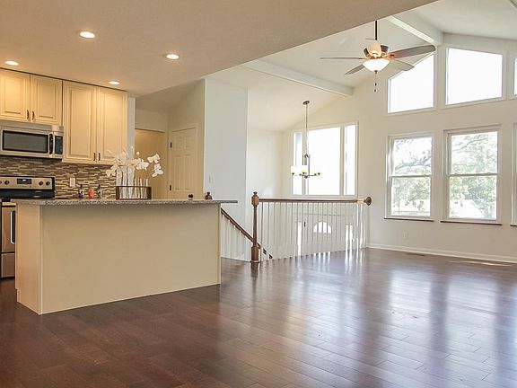 4th image of 10615 Alameda Dr
