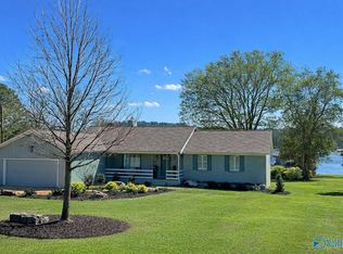 3713 Meadow Wood Cir, Guntersville, AL 35976