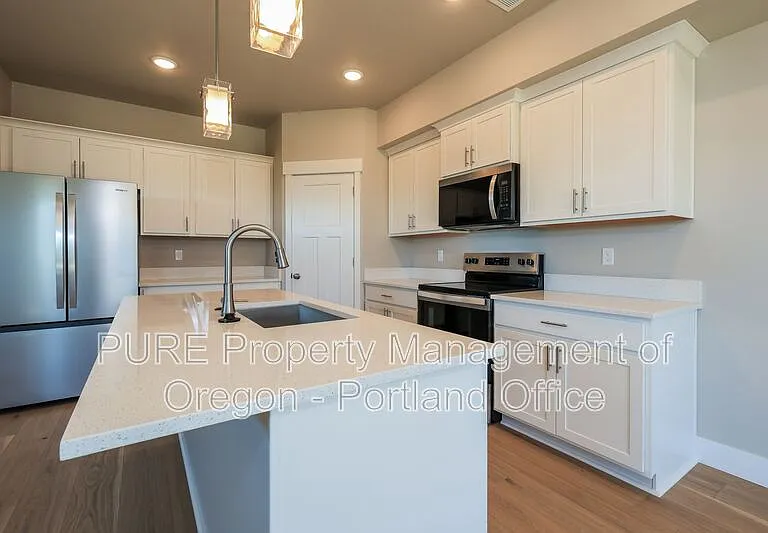 504 NE Trillium Dr — Photo 13