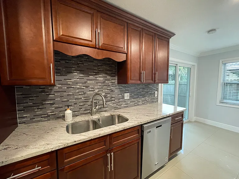 1395 Ambassador Dr — Photo 10