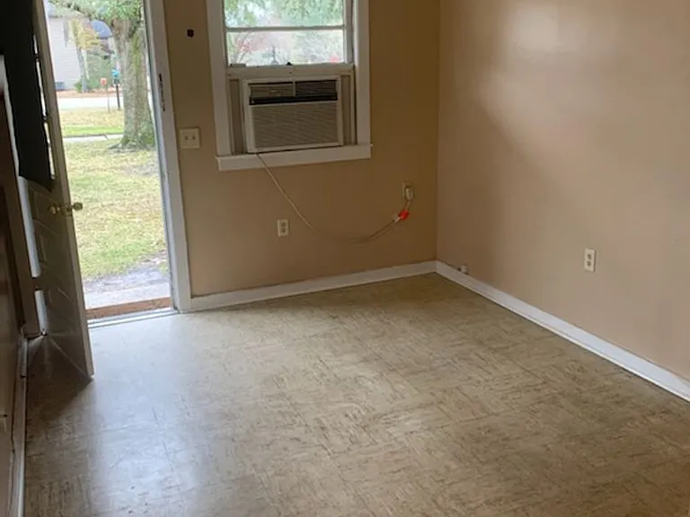 827 Olmstead Ave — Photo 3