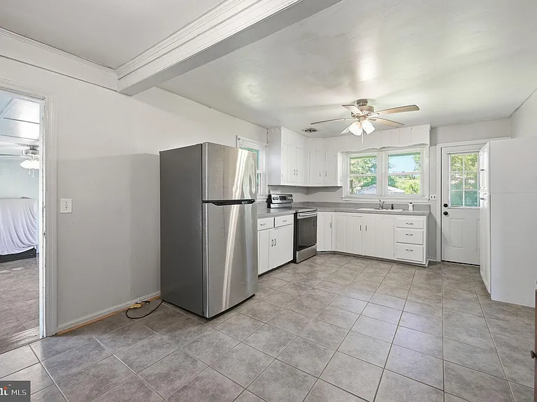 44 S Woodlawn Ave — Photo 8