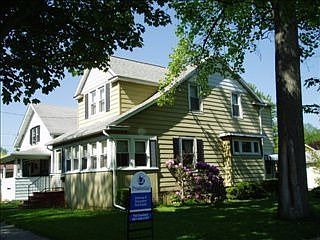 2nd image of 1862 Davis St