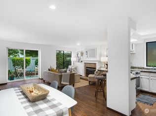 3030 63rd Ave SW APT 2, Seattle, WA 98116