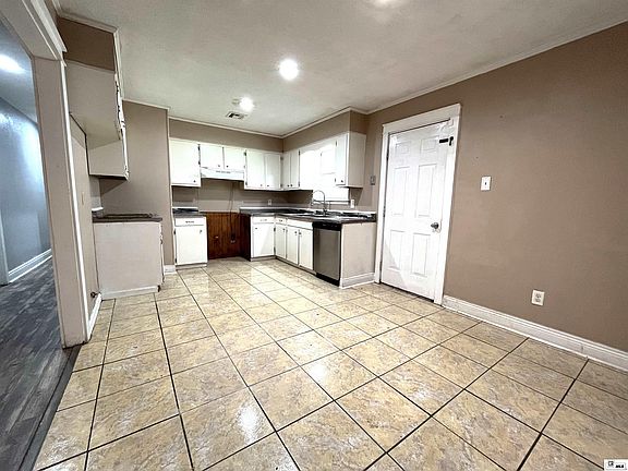 5th image of 2302 Davenport St