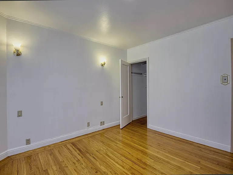 1676 Cayuga Ave — Photo 10