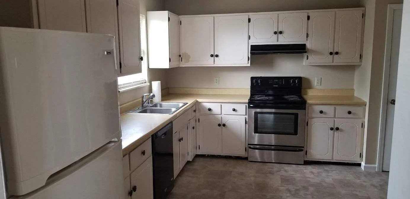 3 bed, 2268 sqft, $2,000 — Photo 3