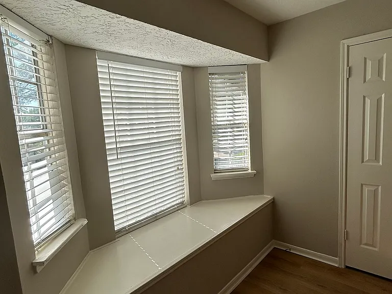 13818 Dentwood Dr — Photo 7