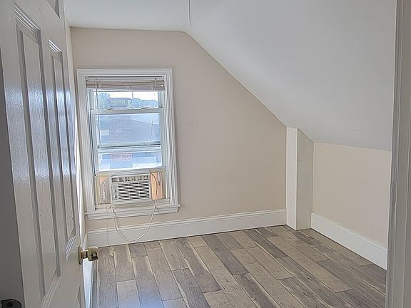 4th image of 137 Congress St