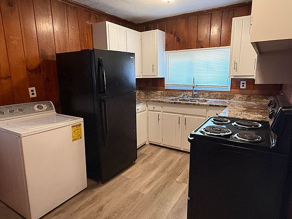 3rd image of 3104 Creighton Dr