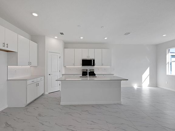 5th image of 5501 NW Camberly Court
