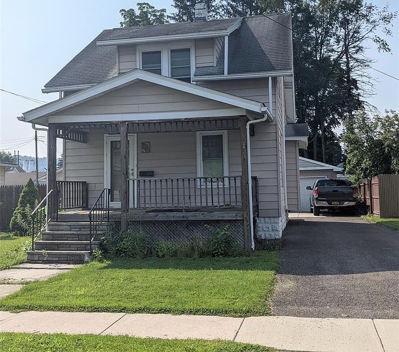 1st image of 710 Elm St