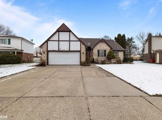 44500 Manitou Dr, Clinton Township, MI 48038