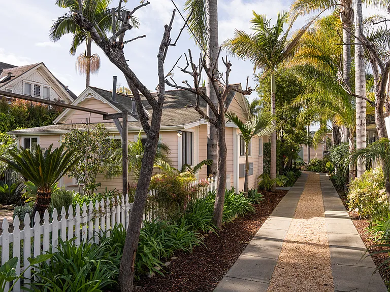 1125 De La Vina St #B — Photo 14