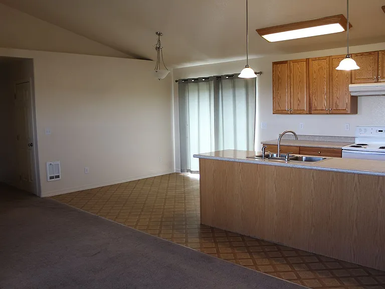 304 Willow St — Photo 6