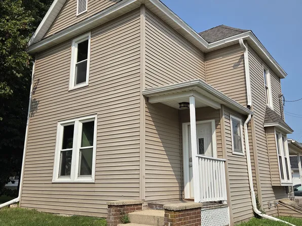 255 N 3rd St, Platteville, WI 53818