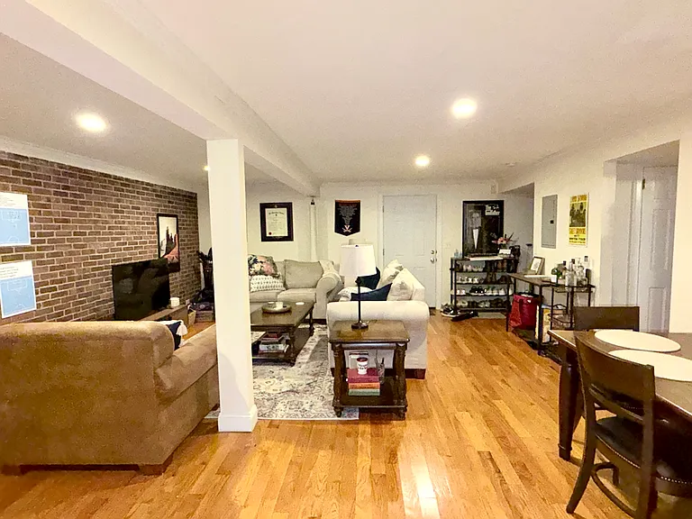 8 Kenwood St #B — Photo 1