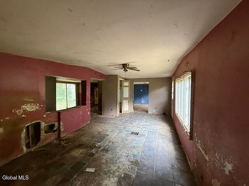 4th image of 171 Potter Hollow Road