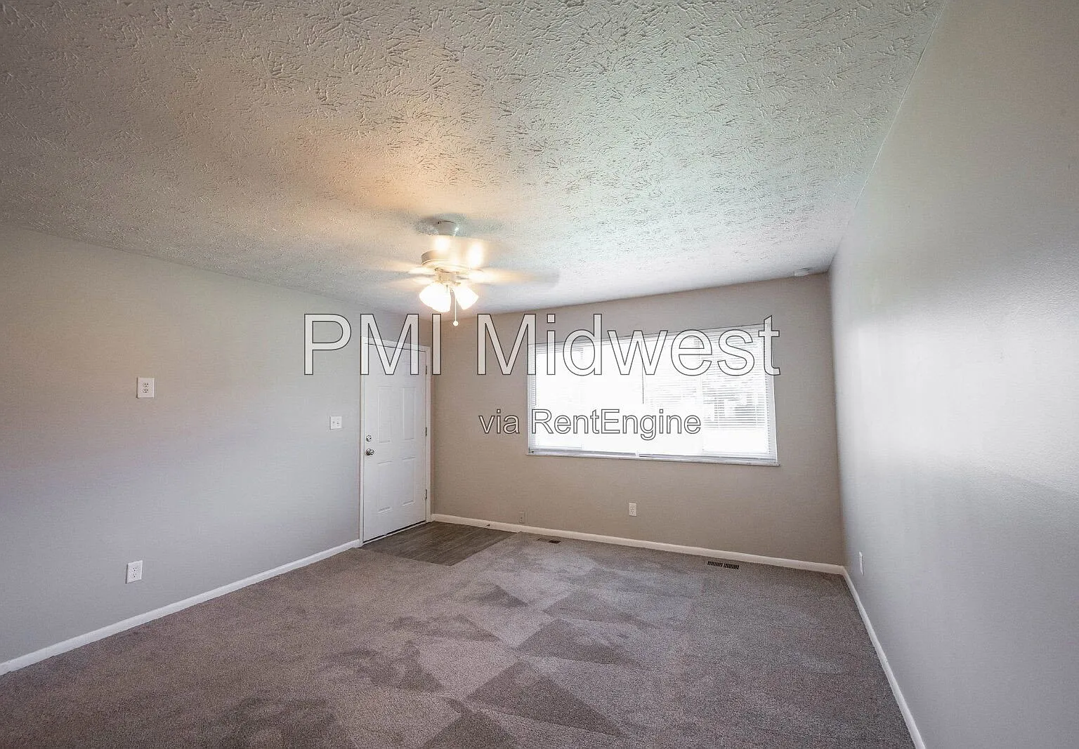 2 bed, 1.5 bath, 1195 sqft, $1,579 — Photo 3